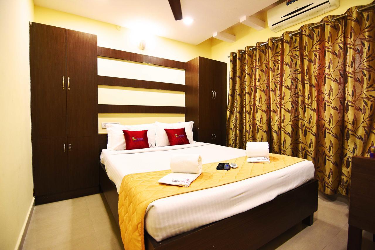 Hotel Fabhotel Panasia Residency